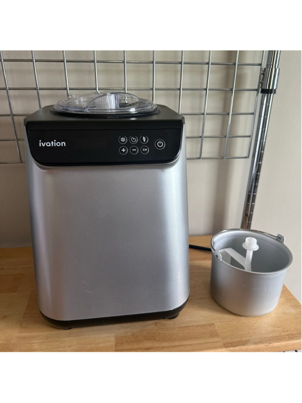 Ivation Automatic Ice Cream Gelato Maker Built-In Compressor 1.2 Qt IVAICECREM36